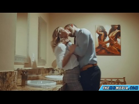 ❤️ وقتی یک بلوند بی تنه شما را در یک دستشویی عمومی اغوا می کند ❤❌ پورنو روسی در ما fa.hentaivost.ru ﹏